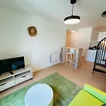 We Live In R - Duplex 504 Apartment *