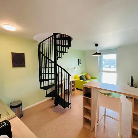 We Live In R - Duplex 504 Apartment