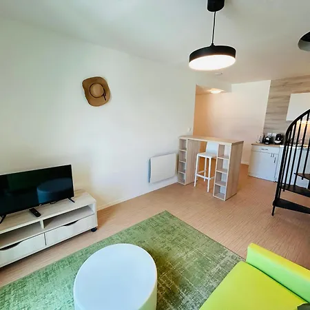 We Live In R - Duplex 504