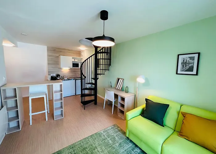 We Live In R - Duplex 504 Apartment