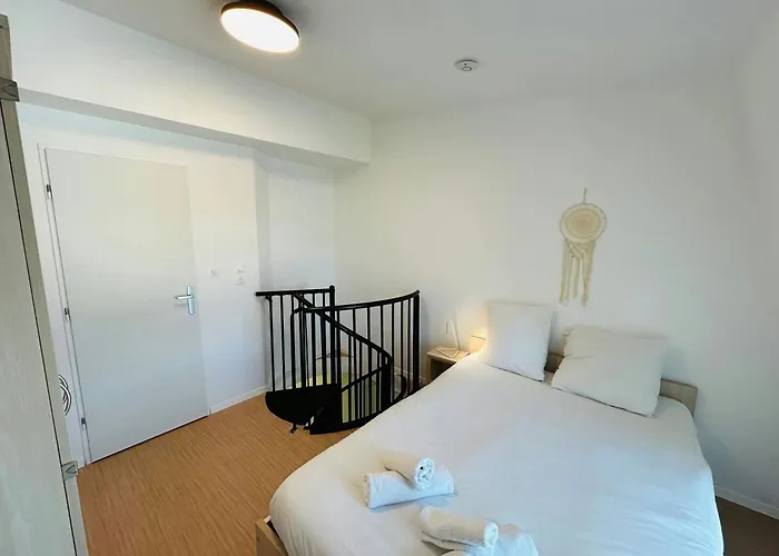 We Live In R - Duplex 504 * Reims